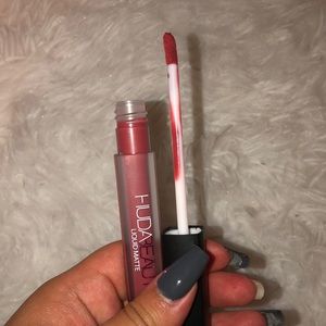 HUDA BEAUTY LIQUID MATTE LIPSTICK